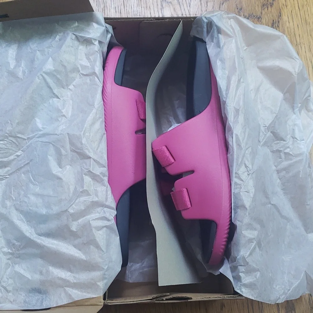 NIB Chaco Chillos Slide Sandal In Magenta Kids Size 5